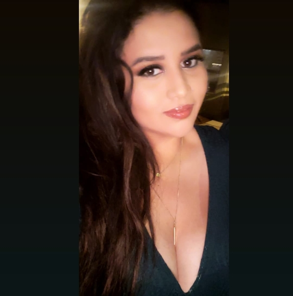 Meet your Posher, Gabriela - Picture 1 of 1